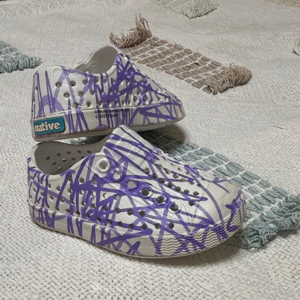 Native Kids Water Shoes in White and Purple